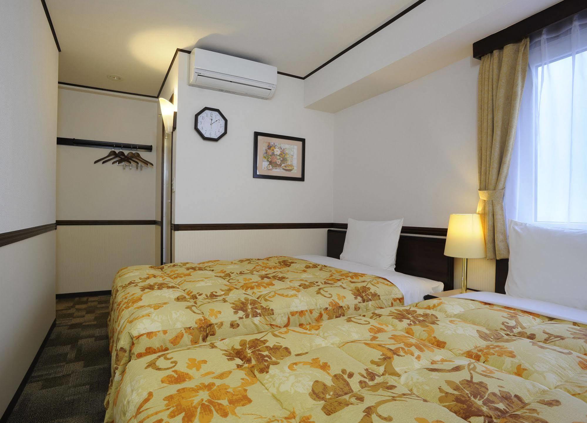 Toyoko Inn Sakudaira-Eki Asama-Guchi Экстерьер фото
