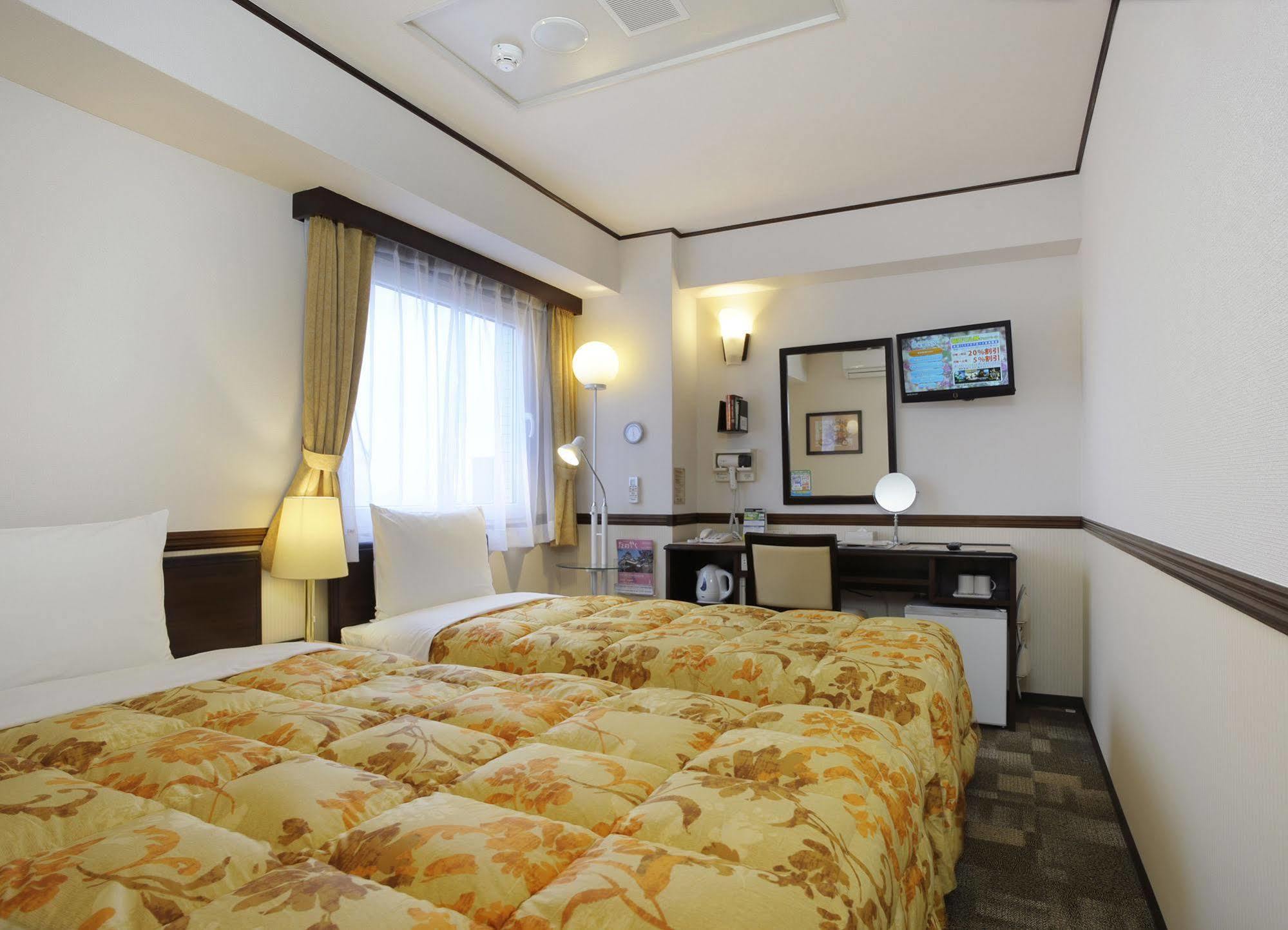 Toyoko Inn Sakudaira-Eki Asama-Guchi Экстерьер фото